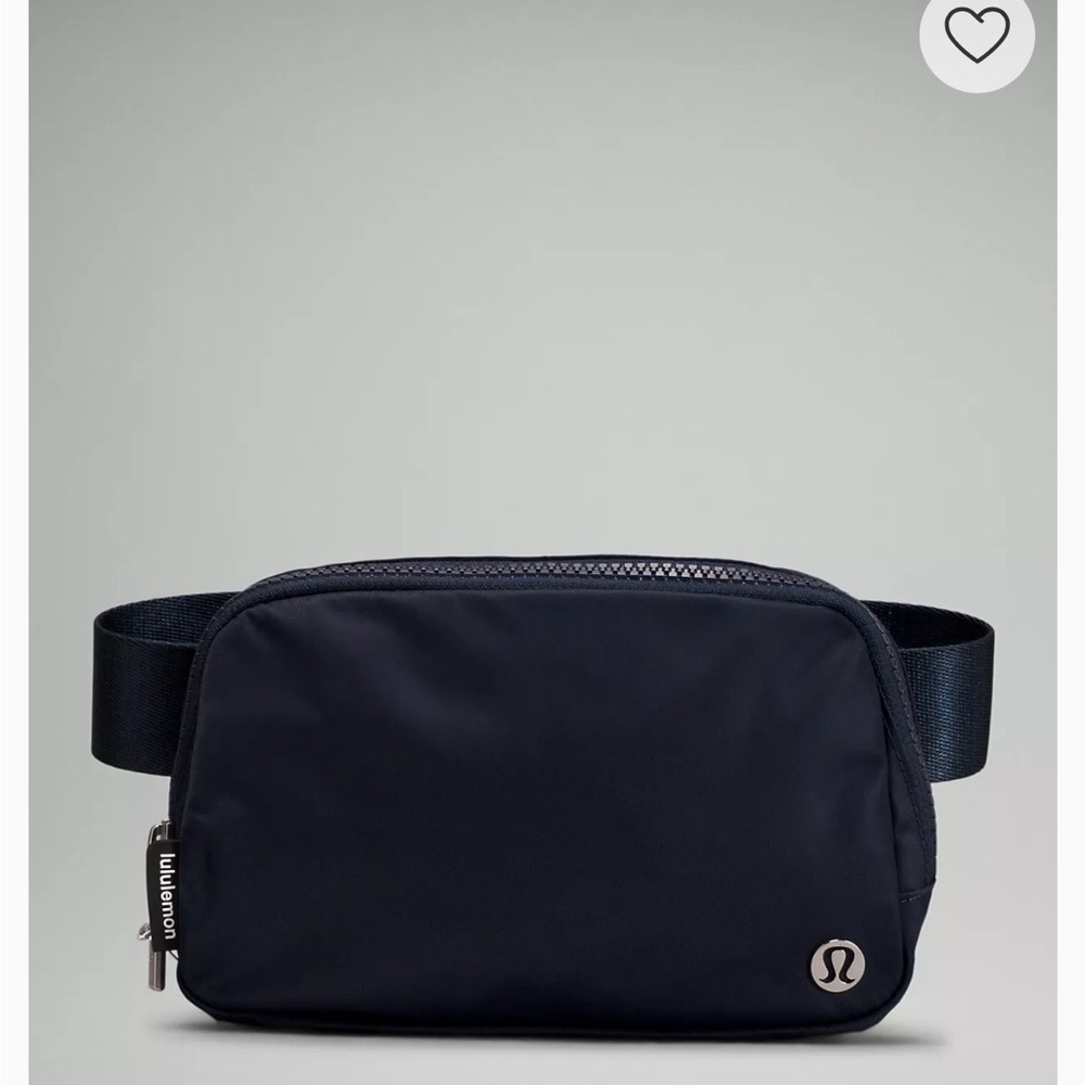 lululemon Everywhere belt bag